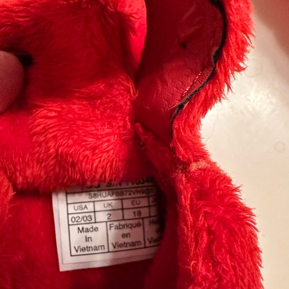 Infant red Uggs size 2/3 - Picture 4 of 4